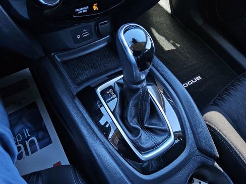 Used 2019 Nissan Rogue SV image 22