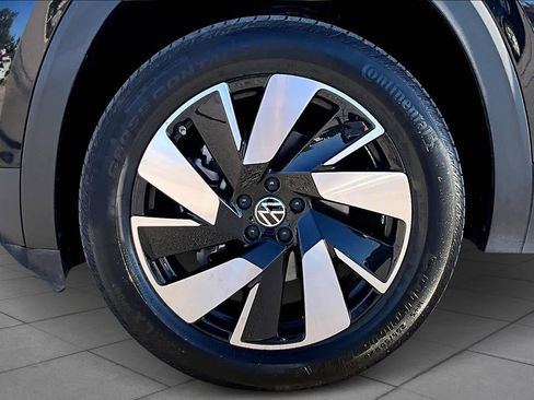 Used 2025 Volkswagen Atlas Cross Sport SE image 11