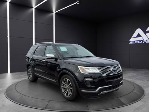 Used 2018 Ford Explorer Platinum image 3