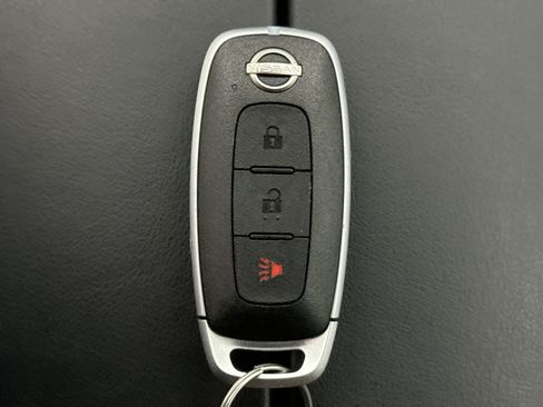 Used 2023 Nissan Rogue S AWD/4WD image 10