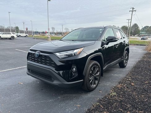 Certified 2022 Toyota RAV4 XLE Premium image 4