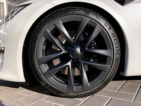 Used 2022 Tesla Model S image 8