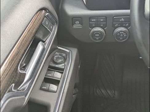Used 2025 Chevrolet Silverado 1500 LT Trail Boss w/ Convenience Package II AWD/4WD image 29