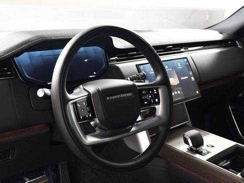 Certified 2025 Land Rover Range Rover SE image 13