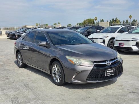 Used 2016 Toyota Camry SE FWD image 3