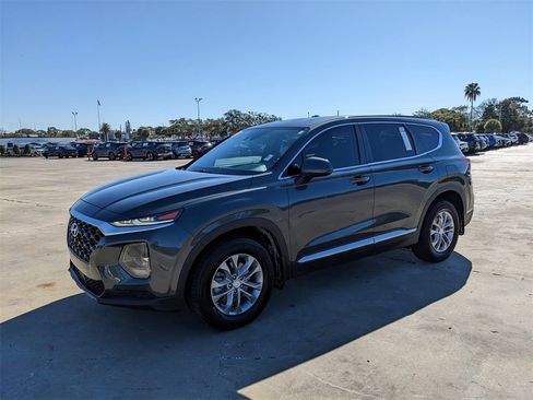 Used 2020 Hyundai Santa Fe SE image 5