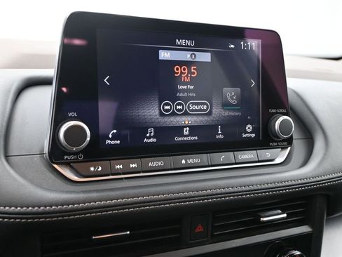 Used 2023 Nissan Rogue SV image 18