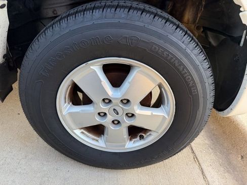 Used 2009 Ford Escape XLT image 3