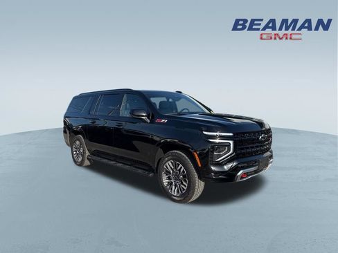 Used 2025 Chevrolet Suburban Z71 AWD/4WD image 1