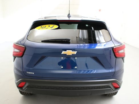 Used 2024 Chevrolet Trax LS FWD image 7