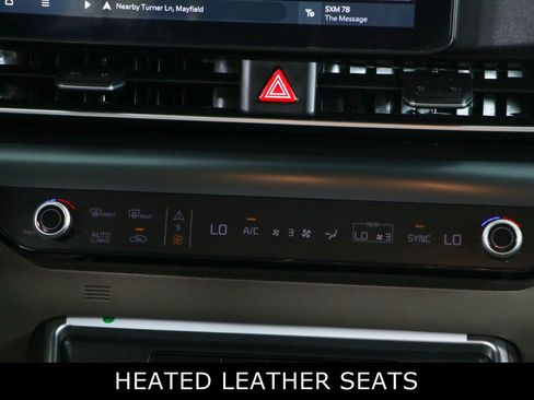 Used 2025 Kia Carnival FWD image 20