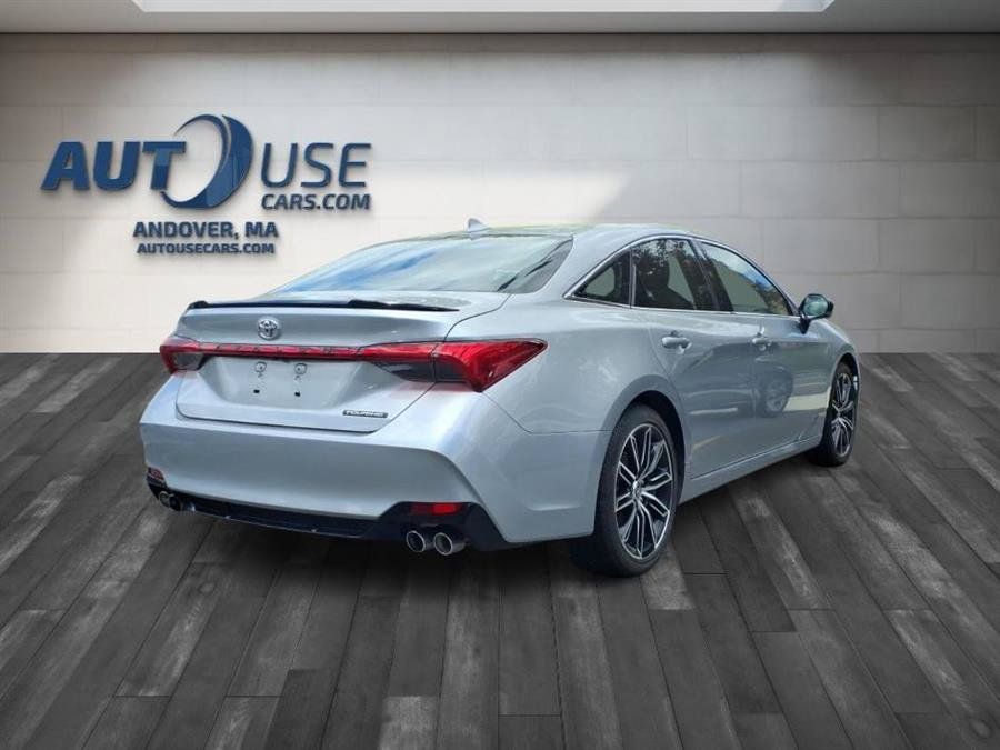Used 2022 Toyota Avalon Touring FWD image 9