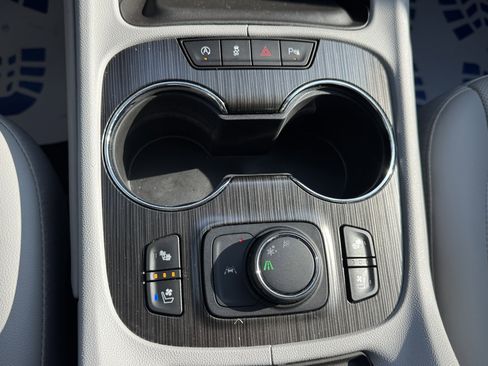 Used 2023 GMC Acadia SLT w/ Preferred Package image 21