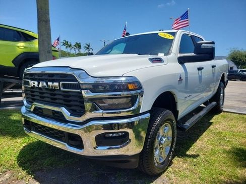 Certified 2025 RAM 2500 Big Horn AWD/4WD image 3