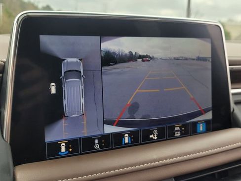 Used 2021 Chevrolet Suburban High Country w/ Premium Package image 25