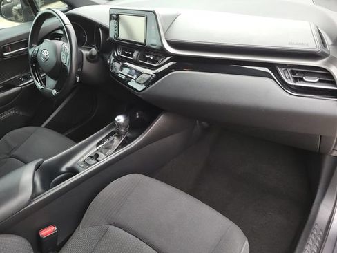 Used 2018 Toyota C-HR XLE FWD image 7
