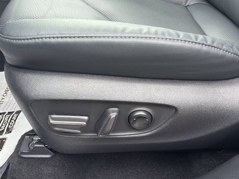 Used 2025 Toyota Grand Highlander AWD image 17