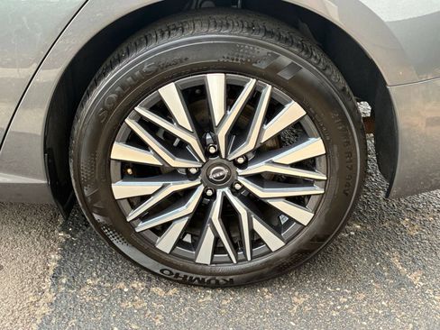 Used 2025 Nissan Altima 2.5 SV FWD image 25