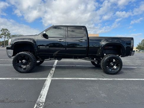 Used 2007 GMC Sierra 2500 SLT w/ Z71 Off-Road Package image 9