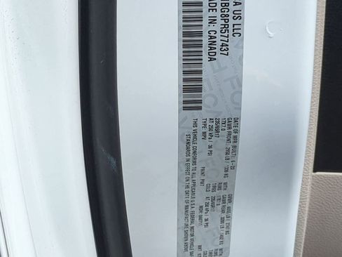 Used 2023 Chrysler Pacifica Touring-L FWD image 32