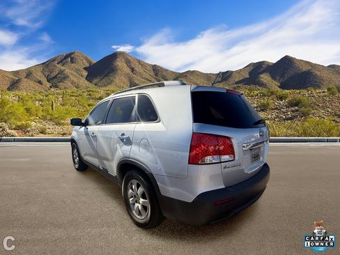 Used 2013 Kia Sorento LX w/ Convenience Pkg FWD image 3