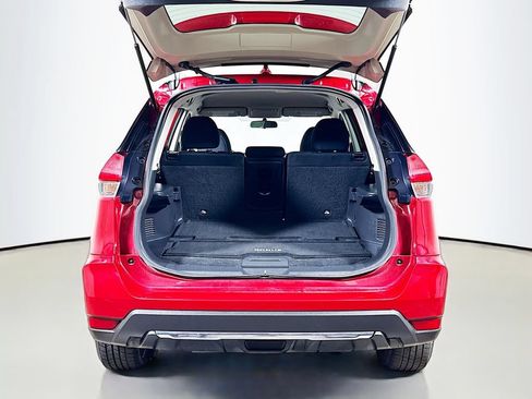 Used 2017 Nissan Rogue S w/ Appearance Package FWD image 22