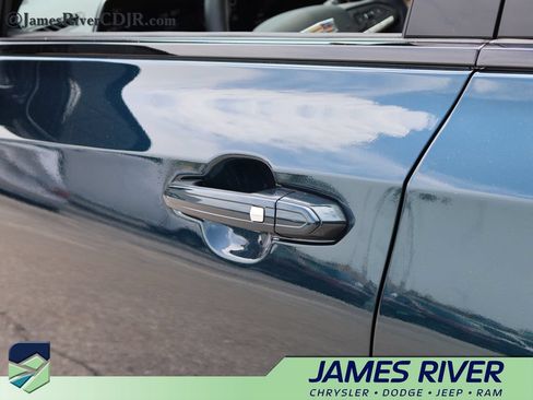 Used 2024 Cadillac XT4 Sport FWD image 19