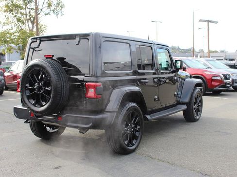 Used 2025 Jeep Wrangler Unlimited Sahara image 7