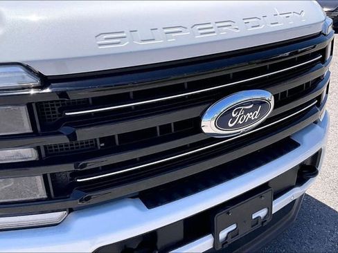 Used 2025 Ford F250 Platinum w/ FX4 Off-Road Package AWD/4WD image 28