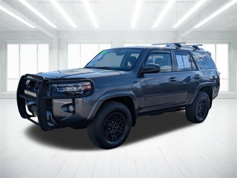 Used 2018 Toyota 4Runner SR5 image 7