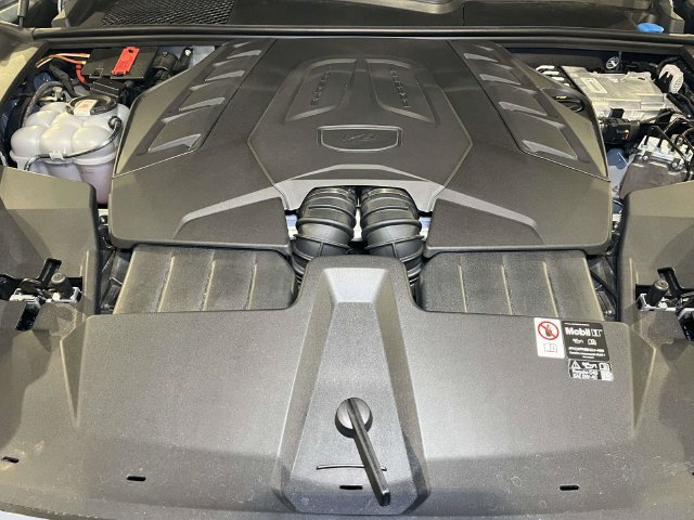 Certified 2025 Porsche Cayenne GTS AWD/4WD image 25