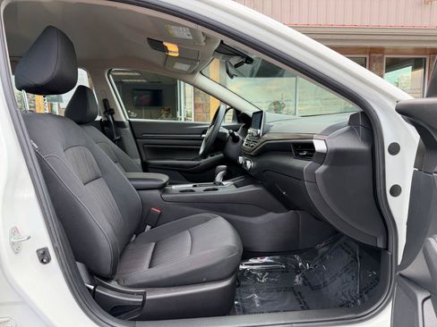 Used 2025 Nissan Altima 2.5 SV AWD/4WD image 21