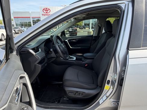 Used 2022 Toyota RAV4 XLE w/ Convenience Package AWD/4WD image 15