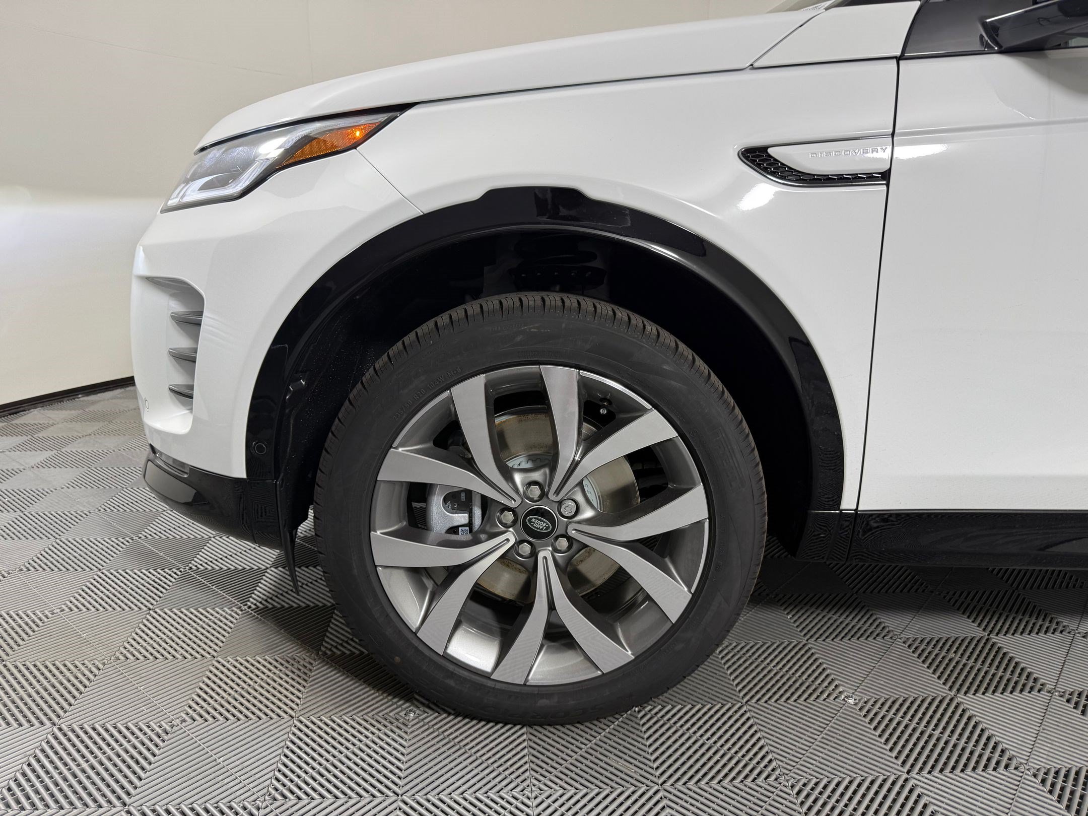 New 2026 Land Rover Discovery Sport Landmark AWD/4WD image 13