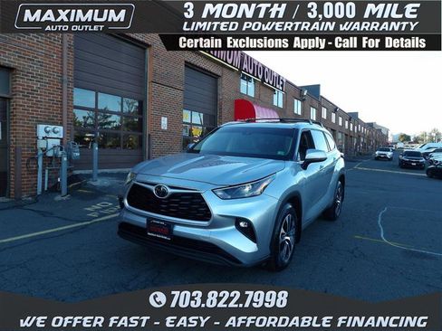 Used 2022 Toyota Highlander XLE image 1