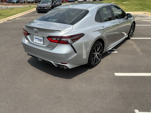 Used 2023 Toyota Camry SE w/ Convenience Package FWD image 10