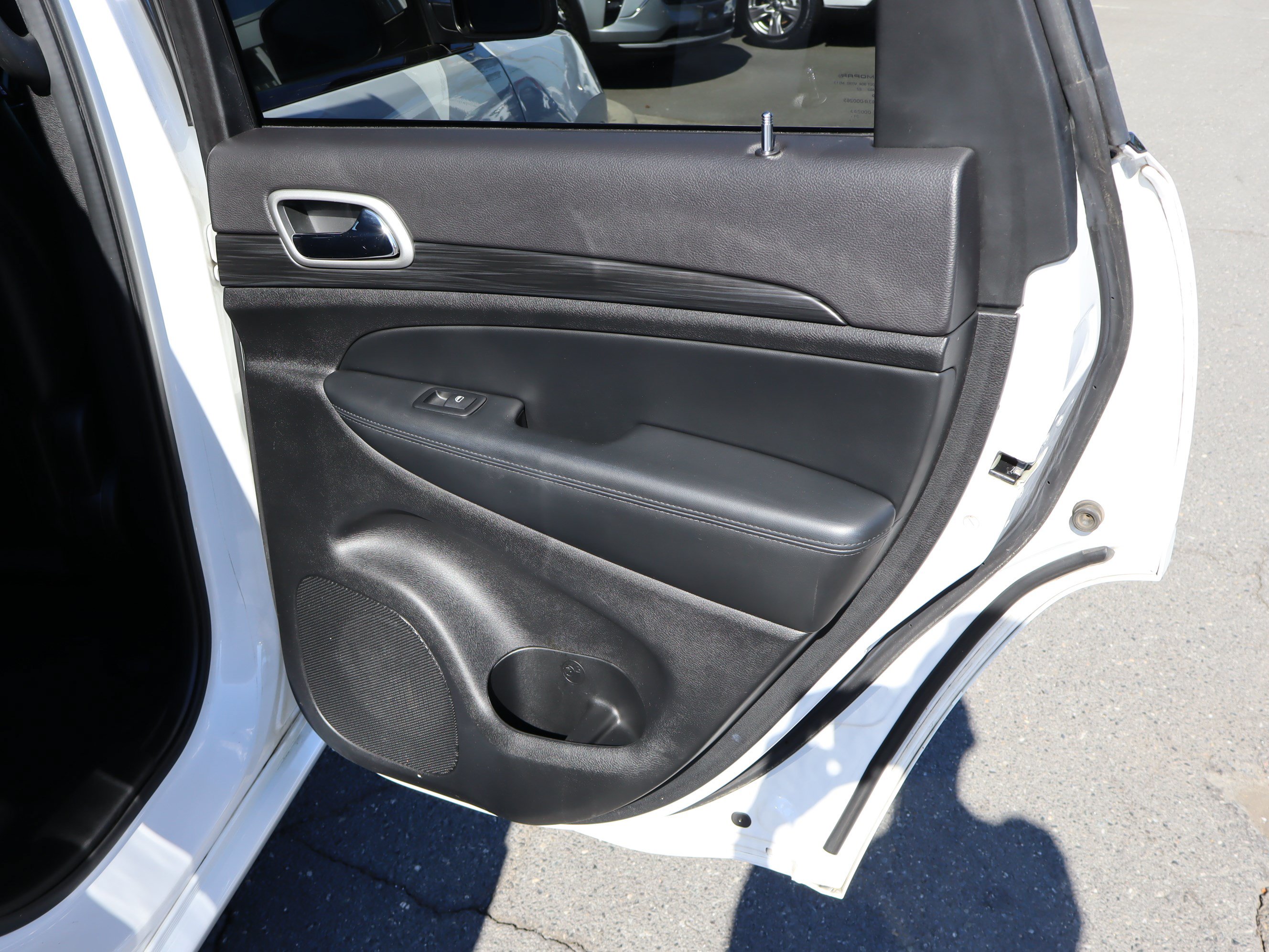 Used 2022 Jeep Grand Cherokee Laredo X AWD/4WD image 32