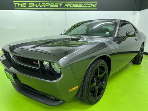 Used 2014 Dodge Challenger R/T w/ Electronics Convenience Group RWD image 5