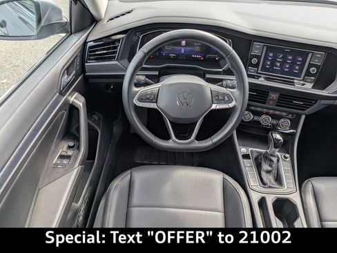 Used 2024 Volkswagen Jetta SE image 14