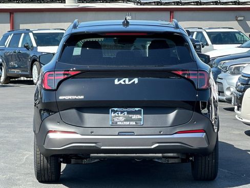 New 2026 Kia Sportage EX FWD image 5
