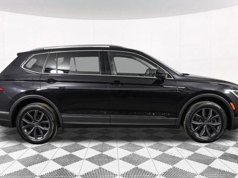 Used 2023 Volkswagen Tiguan SE w/ Panoramic Sunroof Package image 16