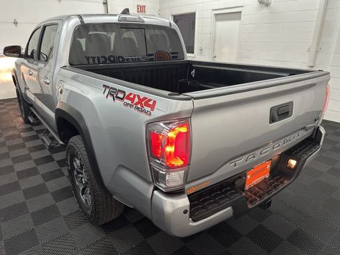 Used 2022 Toyota Tacoma TRD Off-Road w/ Technology Package AWD/4WD image 7