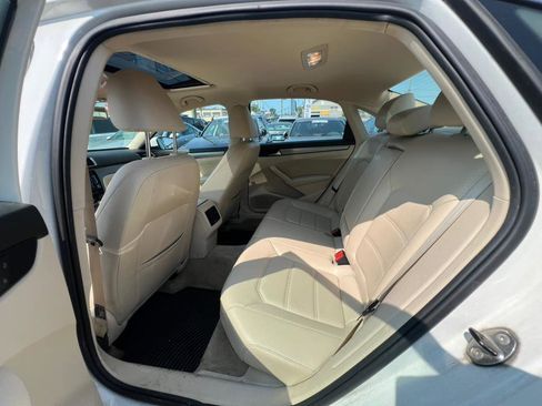 Used 2014 Volkswagen Passat 1.8T SE image 10
