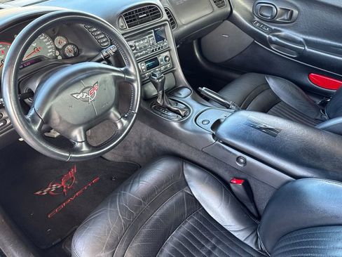 Used 2004 Chevrolet Corvette Coupe w/ Preferred Equipment Group RWD image 4