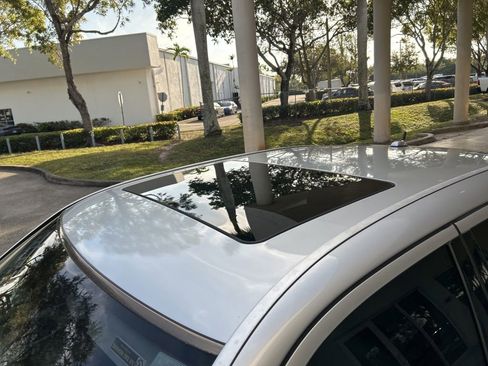 Used 2000 Mercedes-Benz E 320 Sedan image 14