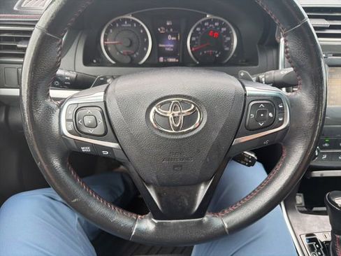 Used 2016 Toyota Camry SE FWD image 11