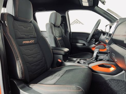 Used 2025 Nissan Frontier PRO-4X image 17