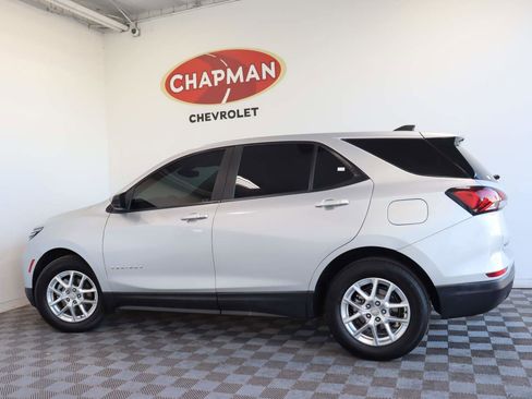 Used 2022 Chevrolet Equinox LS w/ LS Convenience Package image 3