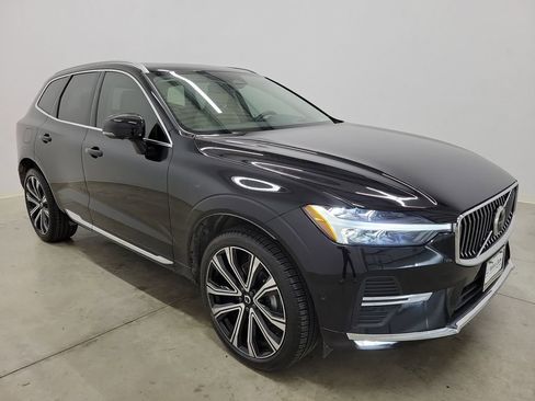 Certified 2023 Volvo XC60 B5 Ultimate w/ Climate Package image 4