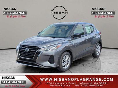 New 2025 Nissan Kicks Play S